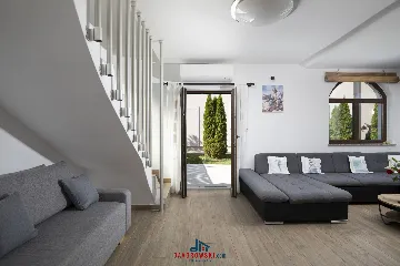 Villa in Vintijan with Private Pool for 6