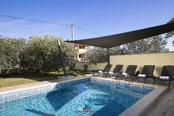 Villa in Vintijan with Private Pool for 6