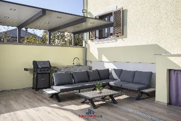 Villa in Vintijan with Private Pool for 6