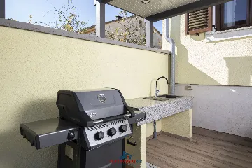 Villa in Vintijan with Private Pool for 6