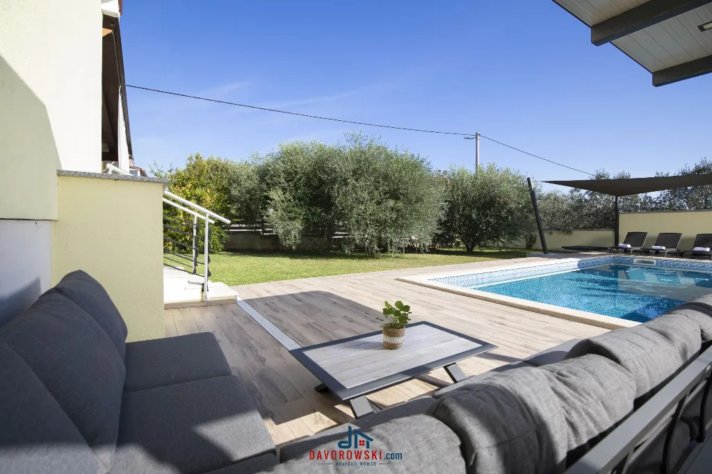 Villa in Vintijan with Private Pool for 6