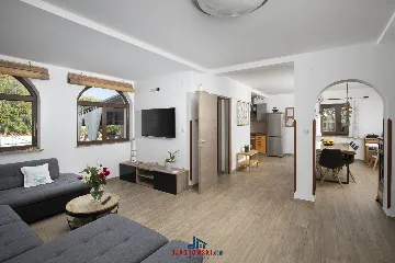 Villa in Vintijan with Private Pool for 6