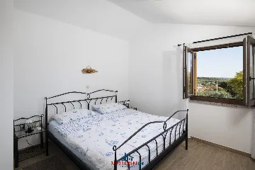 Villa in Vintijan with Private Pool for 6