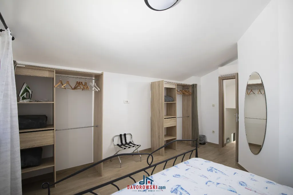 Villa in Vintijan with Private Pool for 6