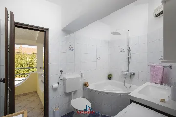 Villa in Vintijan with Private Pool for 6