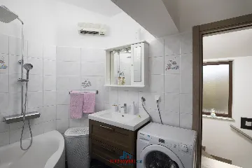 Villa in Vintijan with Private Pool for 6