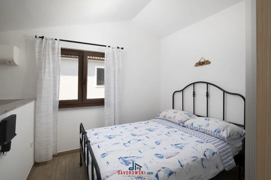Villa in Vintijan with Private Pool for 6