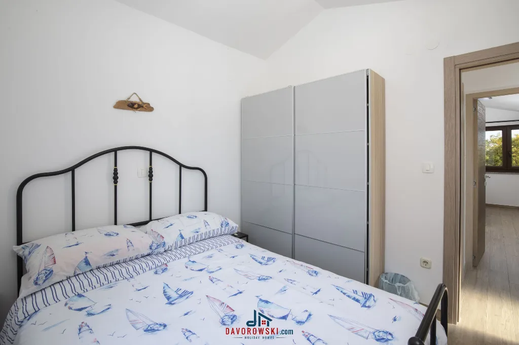 Villa in Vintijan with Private Pool for 6