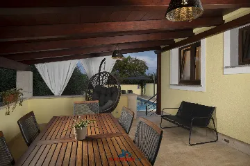 Villa in Vintijan with Private Pool for 6
