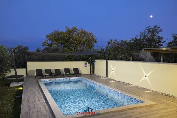 Villa in Vintijan with Private Pool for 6