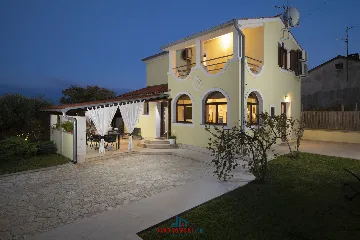 Villa in Vintijan with Private Pool for 6