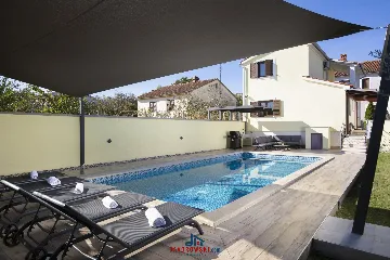 Villa in Vintijan with Private Pool for 6