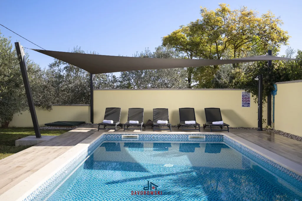 Villa in Vintijan with Private Pool for 6