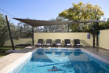 Villa in Vintijan with Private Pool for 6