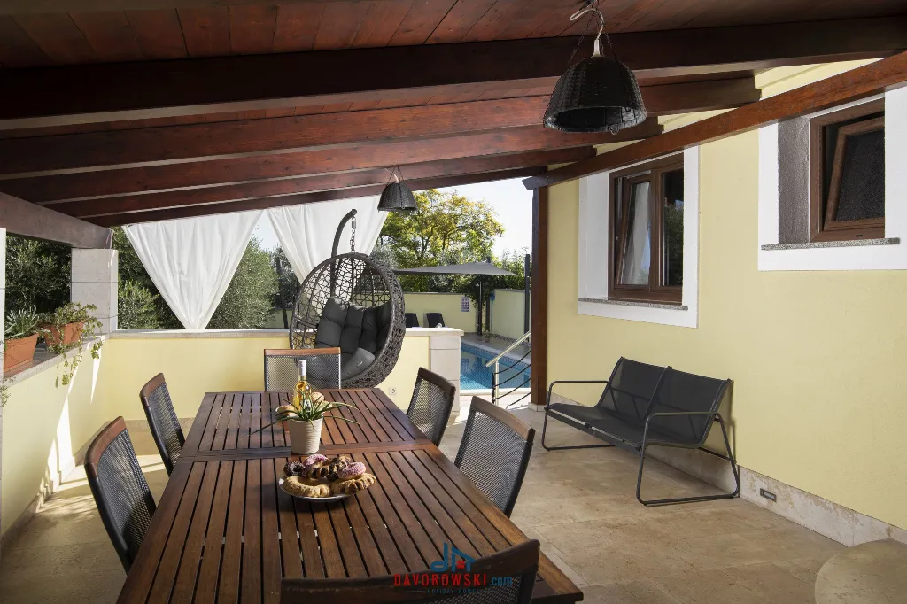 Villa in Vintijan with Private Pool for 6
