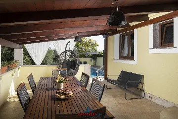 Villa in Vintijan with Private Pool for 6