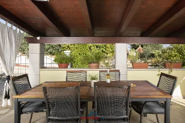 Villa in Vintijan with Private Pool for 6