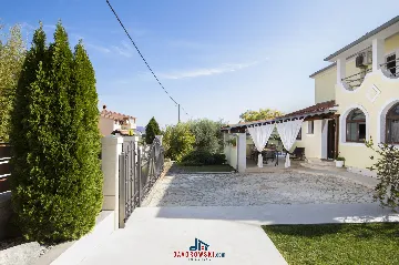 Villa in Vintijan with Private Pool for 6