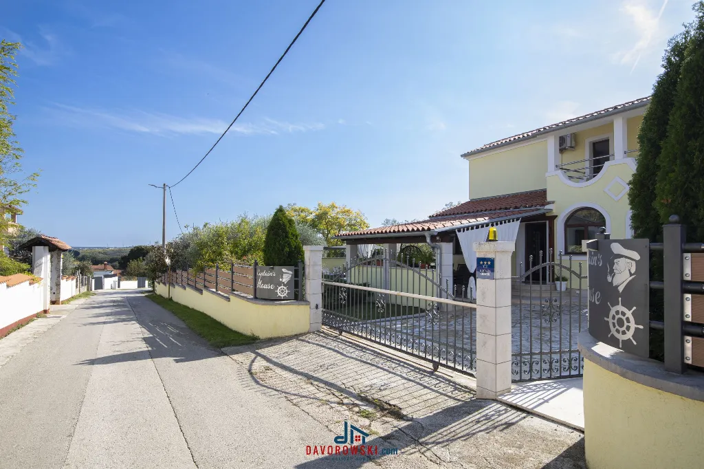 Villa in Vintijan with Private Pool for 6