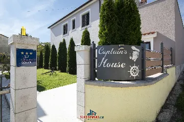 Villa in Vintijan with Private Pool for 6