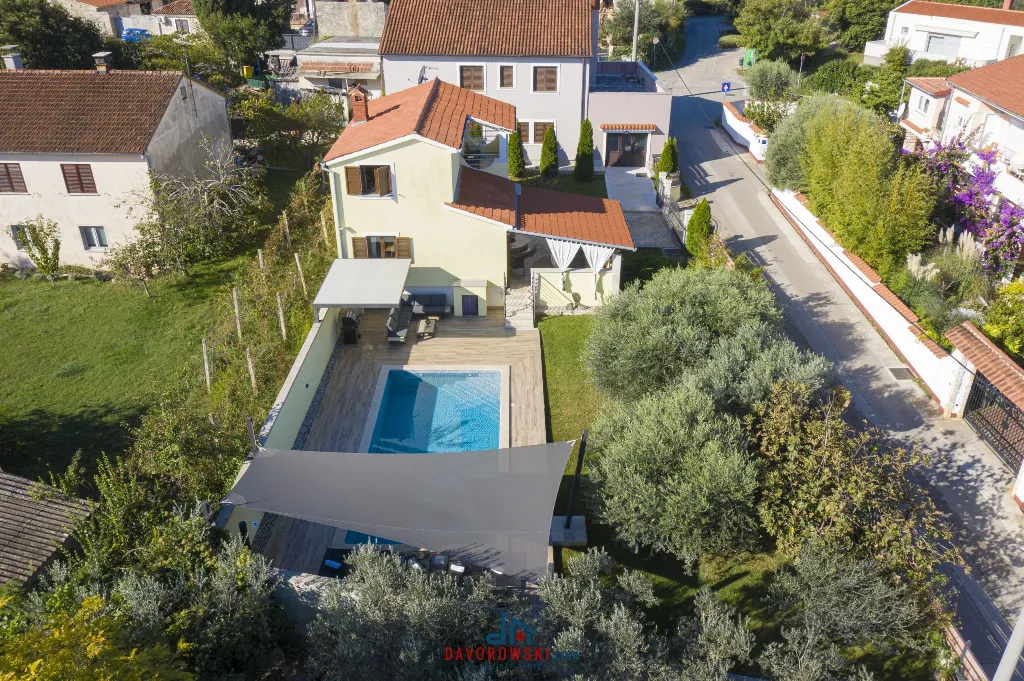 Villa in Vintijan with Private Pool for 6