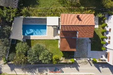 Villa in Vintijan with Private Pool for 6