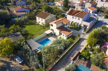 Villa in Vintijan with Private Pool for 6