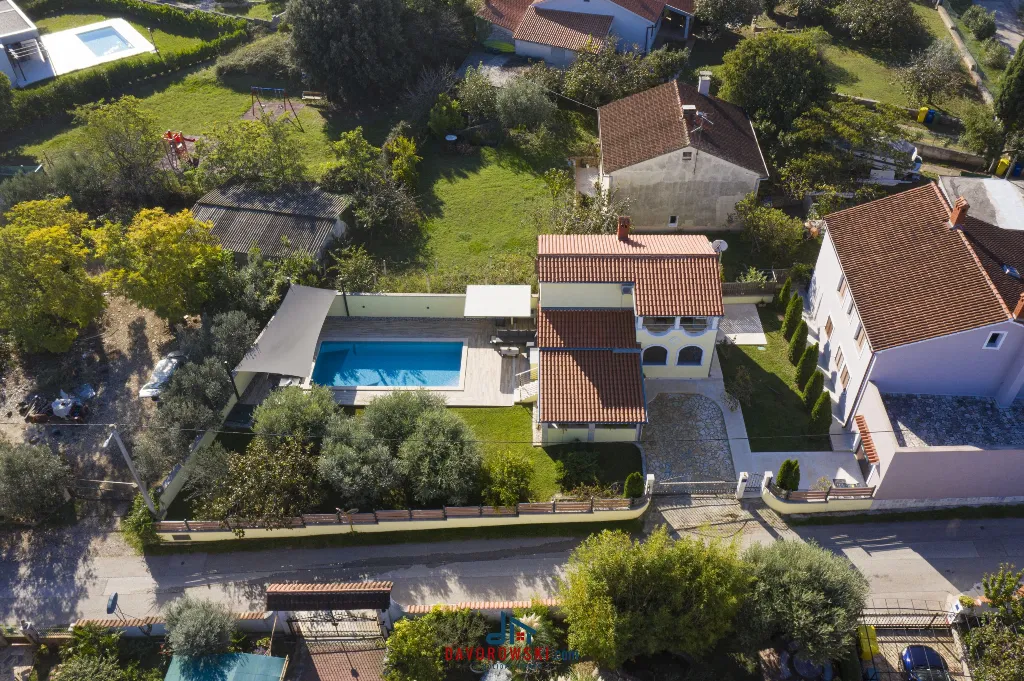 Villa in Vintijan with Private Pool for 6