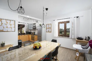 Villa in Vintijan with Private Pool for 6