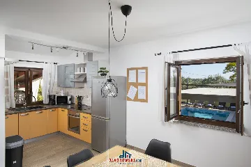 Villa in Vintijan with Private Pool for 6