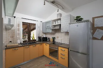 Villa in Vintijan with Private Pool for 6