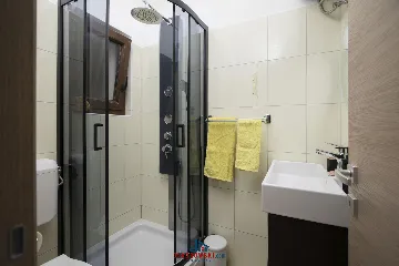 Villa in Vintijan with Private Pool for 6