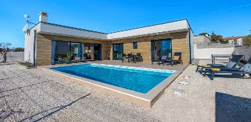 2-Bedroom Villa with Pool in Pula (Sleeps 5)