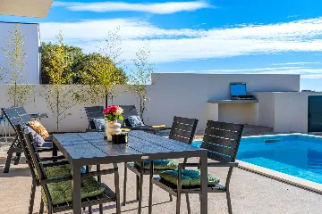 2-Bedroom Villa with Pool in Pula (Sleeps 5)