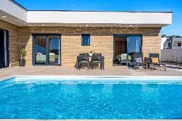 2-Bedroom Villa with Pool in Pula (Sleeps 5)