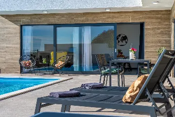 2-Bedroom Villa with Pool in Pula (Sleeps 5)