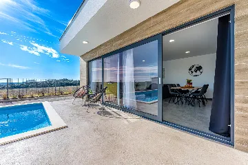 2-Bedroom Villa with Pool in Pula (Sleeps 5)