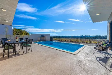 2-Bedroom Villa with Pool in Pula (Sleeps 5)