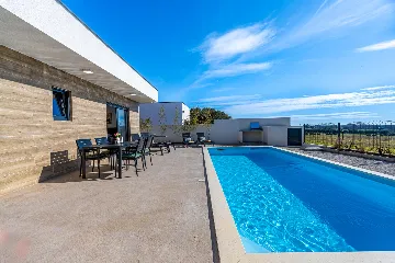 2-Bedroom Villa with Pool in Pula (Sleeps 5)