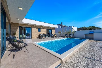 2-Bedroom Villa with Pool in Pula (Sleeps 5)