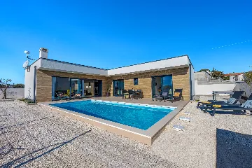 2-Bedroom Villa with Pool in Pula (Sleeps 5)