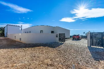 2-Bedroom Villa with Pool in Pula (Sleeps 5)