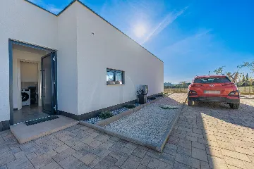 2-Bedroom Villa with Pool in Pula (Sleeps 5)