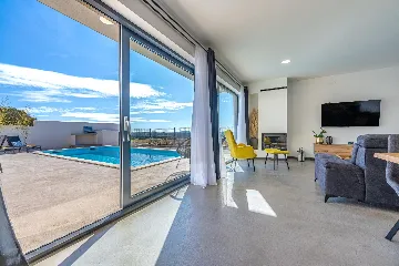 2-Bedroom Villa with Pool in Pula (Sleeps 5)