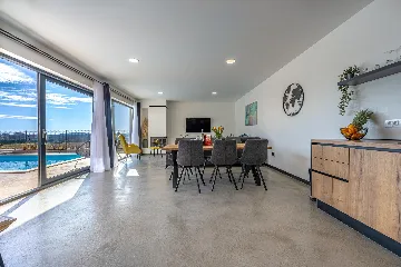 2-Bedroom Villa with Pool in Pula (Sleeps 5)