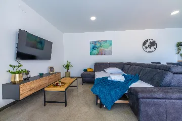 2-Bedroom Villa with Pool in Pula (Sleeps 5)