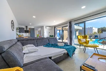 2-Bedroom Villa with Pool in Pula (Sleeps 5)