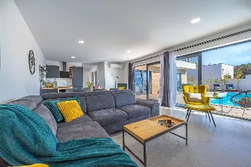 2-Bedroom Villa with Pool in Pula (Sleeps 5)