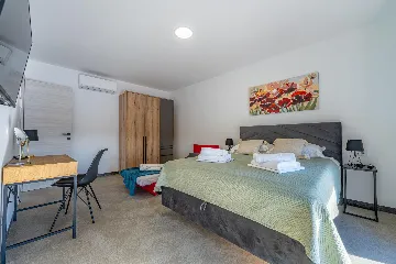 2-Bedroom Villa with Pool in Pula (Sleeps 5)