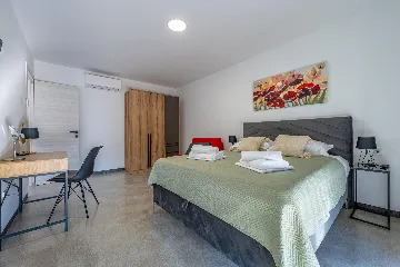 2-Bedroom Villa with Pool in Pula (Sleeps 5)